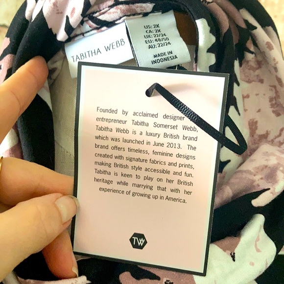 NWT Tabitha Webb Cowell neck 3/4 sleeve floral top - Picture 8 of 9